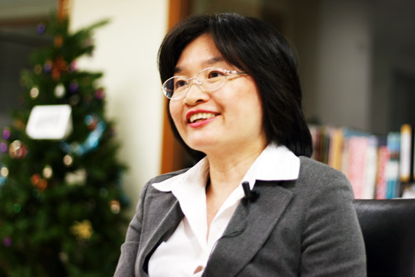 Director of International Affairs Ms. Yi-Juen Chen (Iris Chen) 陳怡君