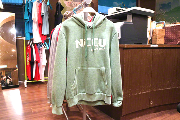 nccu-taiwan-sweatshirt.JPG