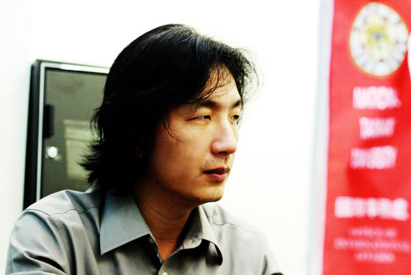 Dr. Jer-Ming Hu胡哲明 Deputy Dean of International Affairs Associate Professor, Institute of Ecology & Evolutionary Biology