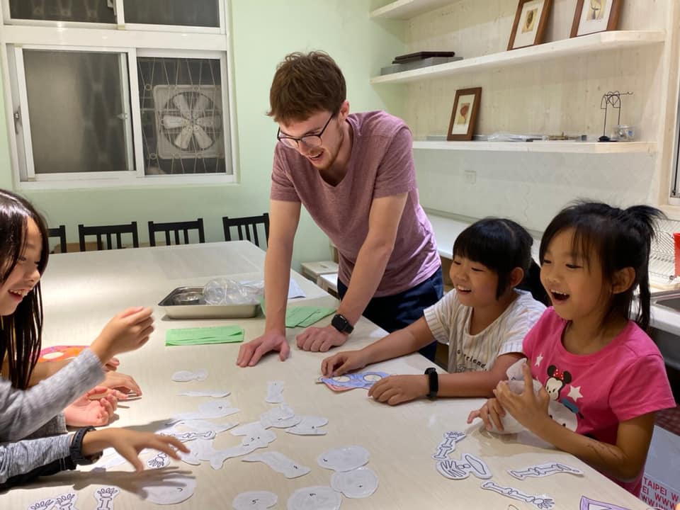 Click to see more image. Teaching English and Living in Taiwan Jobs Available 教學工作, Kidstart International School Native English Teacher Wanted image