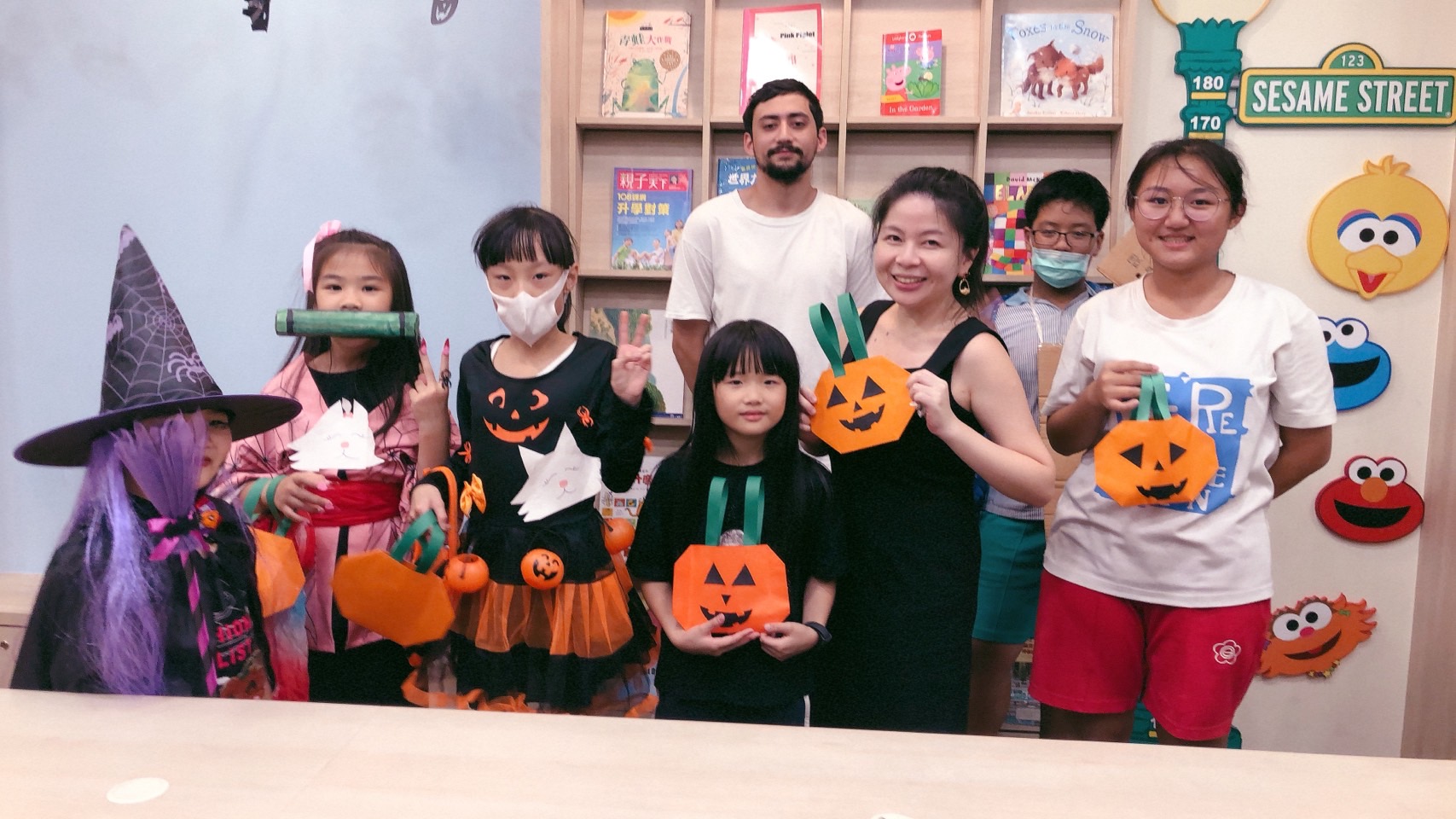 Click to see more image. Teaching English and Living in Taiwan Jobs Available 教學工作, Sesame Street School Yuan- Lin Branch AMAZING FULL-Position with High Salary, GREAT Teaching Environment and FUN Curriculum! image