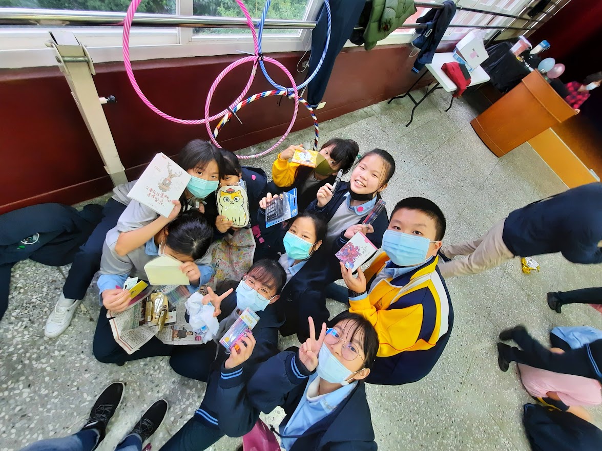 Teaching English and Living in Taiwan, Taipei Private Dong Shan High School -ENGLISH/ESL and other topic TEACHERS WANTED image