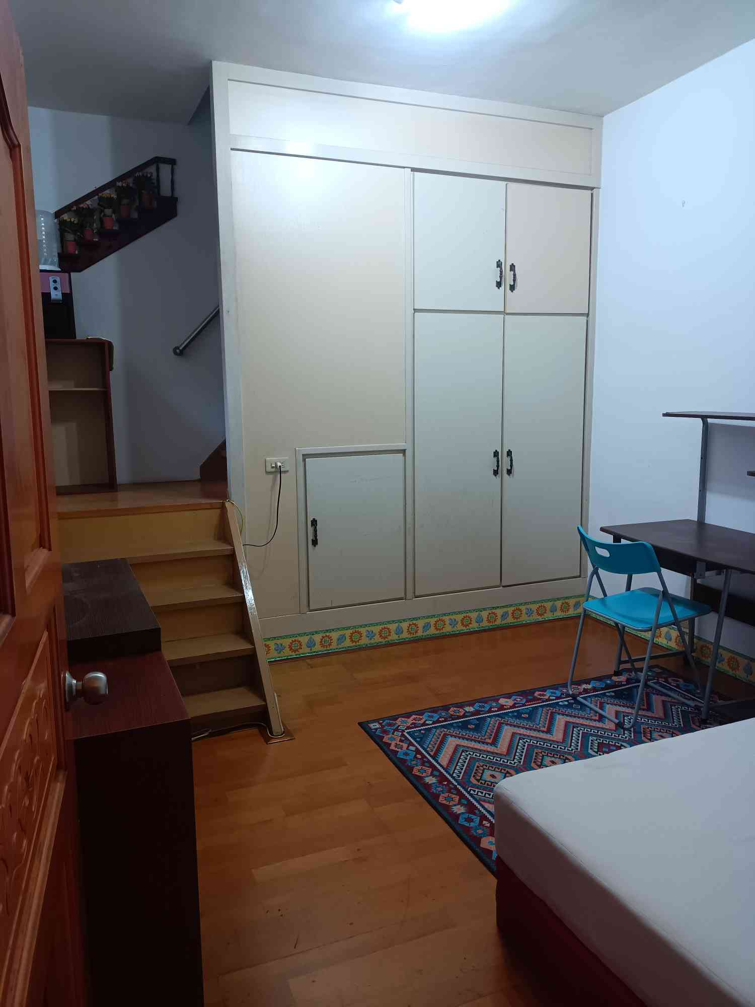 Teaching English and Living in Taiwan Apartments to Share, nice apartment share room for a good tenant image
