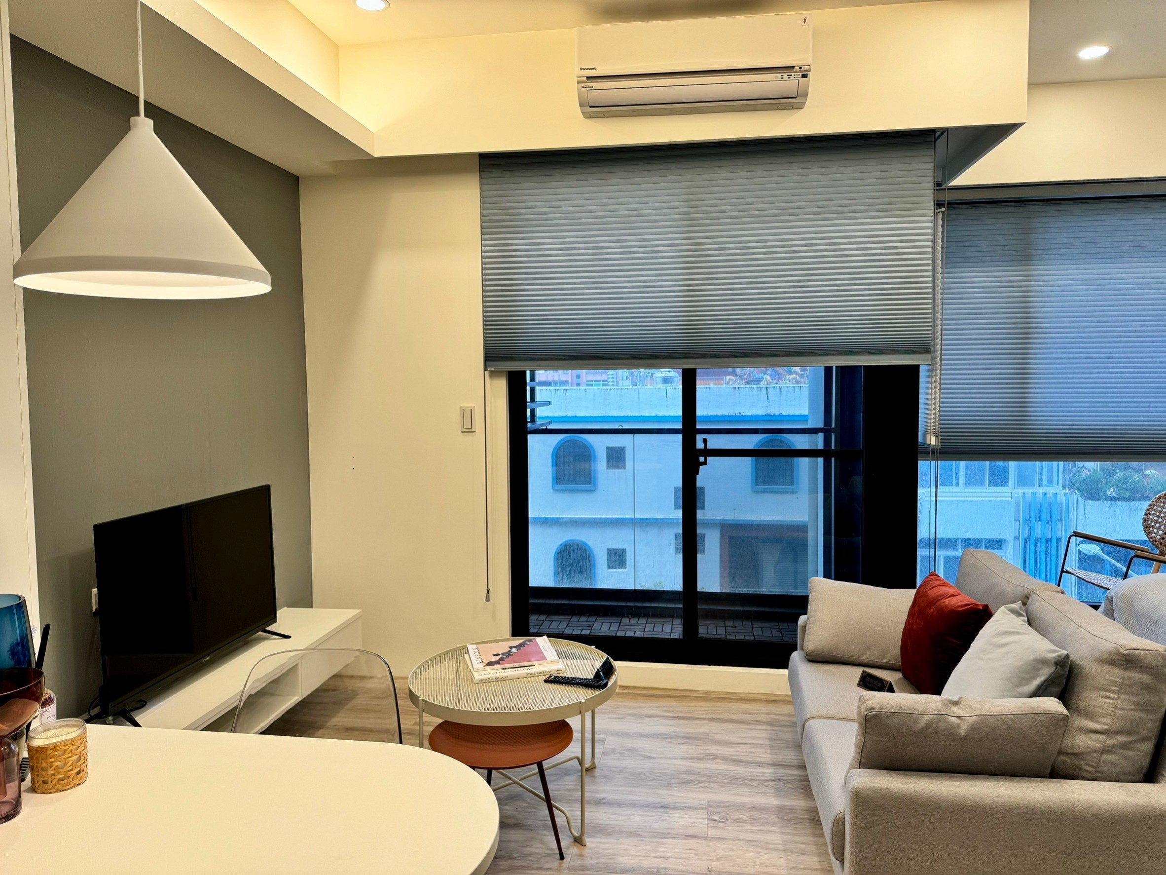 Stunning Freehestaderpent House Apartment With Wide Ocean View image