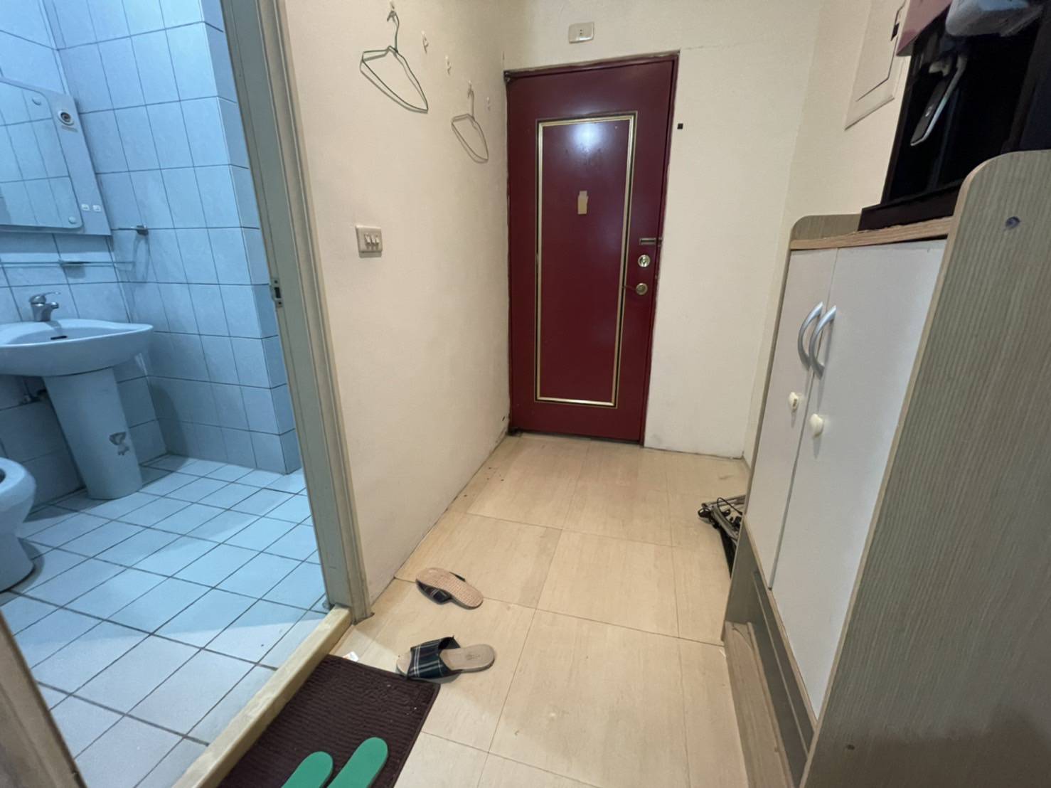 Click to see more image. Teaching English and Living in Taiwan Apartments for One Person, nice studio looking for a good tenant image