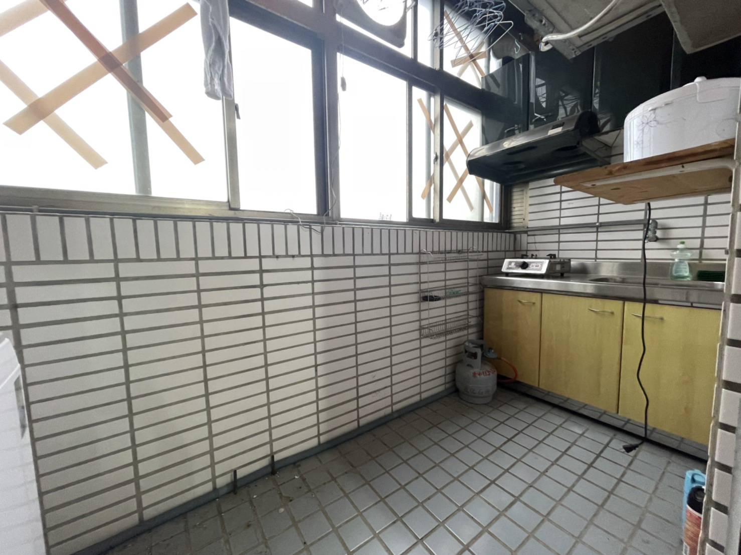 Click to see more image. Teaching English and Living in Taiwan Apartments for One Person, nice studio looking for a good tenant image