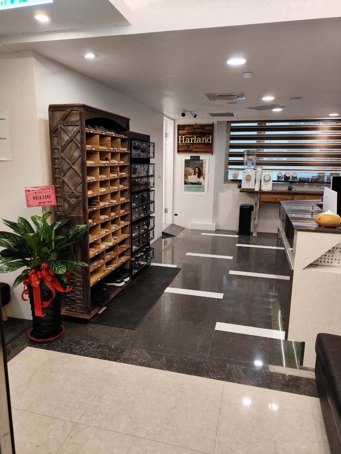 Teaching English and Living in Taiwan, Teach 1 on 1 in Xinyi, Taipei | Up to NT$950/HR | Flexible Schedule | Professional Environment image