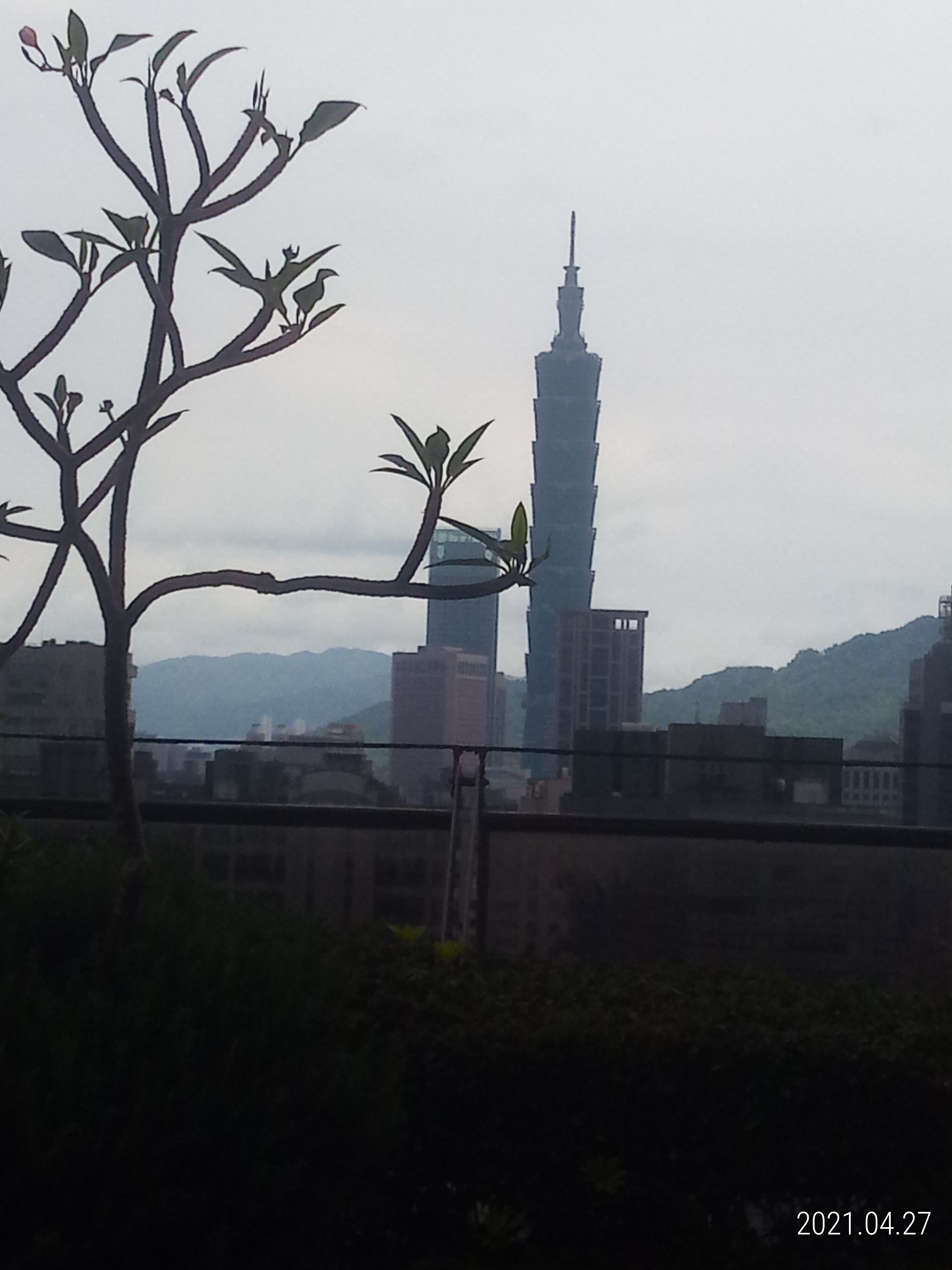 Teaching English and Living in Taiwan Apartments for One Person, cozy studio 2 minute walking to Da An park & MRT station.   image