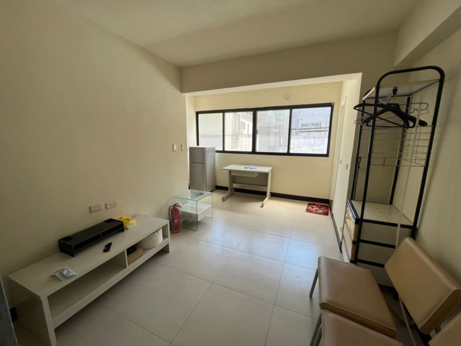 Teaching English and Living in Taiwan Apartments to Share, MRT Guting( Green Line and Orange Line) Nice Large Suite easy to NTU, NTUST, NTNU, NTUT image