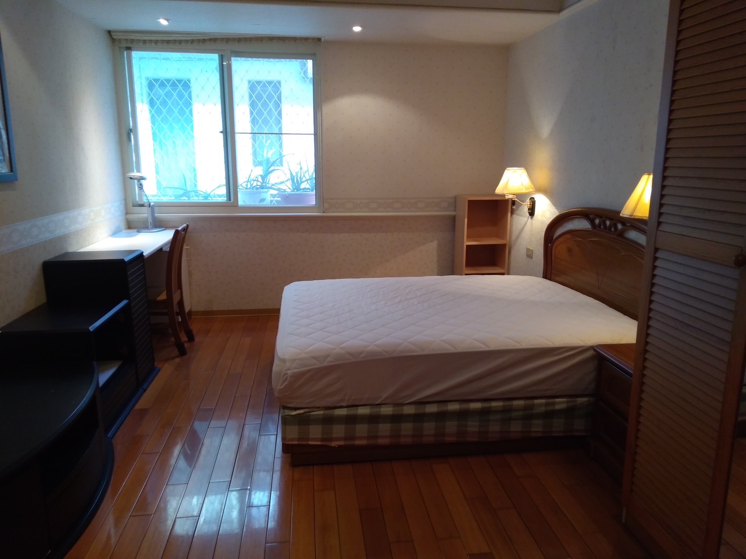 Teaching English and Living in Taiwan Apartments to Share, [Available from June 20, 2026] Bright, Spacious and Furnished Room in Da-An with Locals image