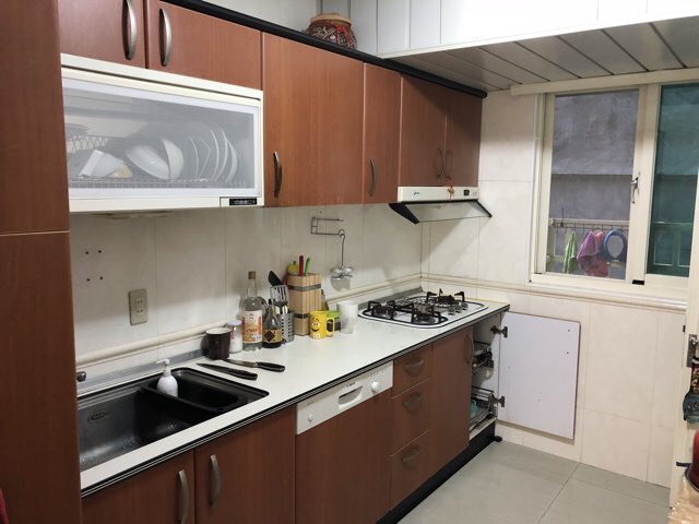 Click to see more image. Teaching English and Living in Taiwan Apartments to Share, two girls looking for clean,quiet,non-smoking,tidy female roommate(no pets) image