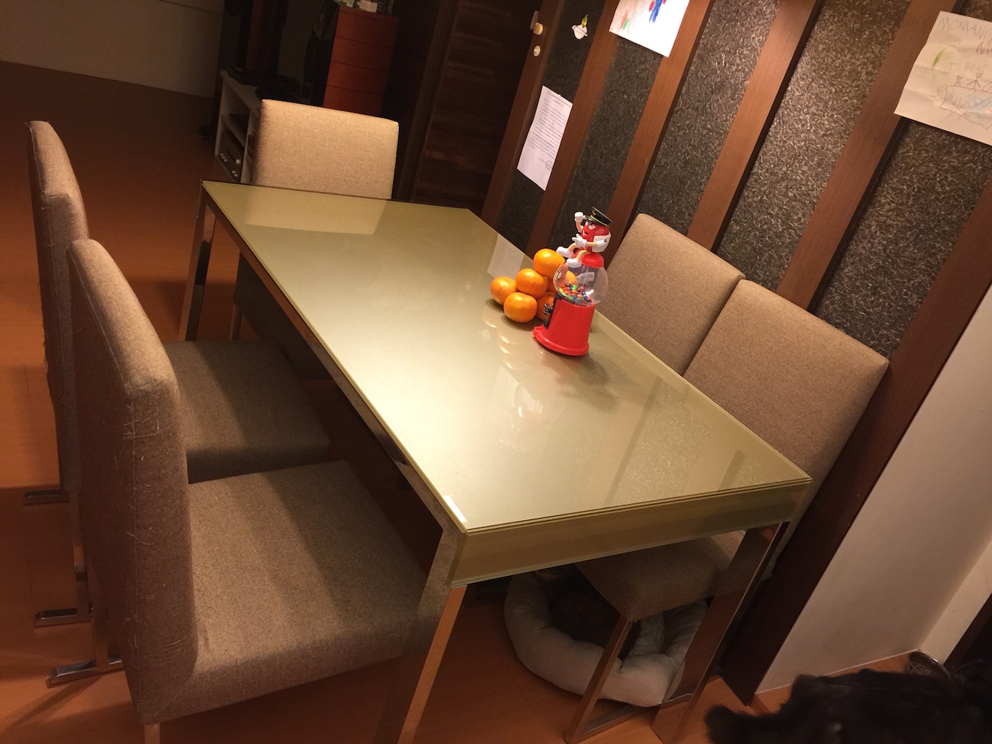 Taiwan General Merchandise Buy, Sell and TradeDining Set (5 chairs)