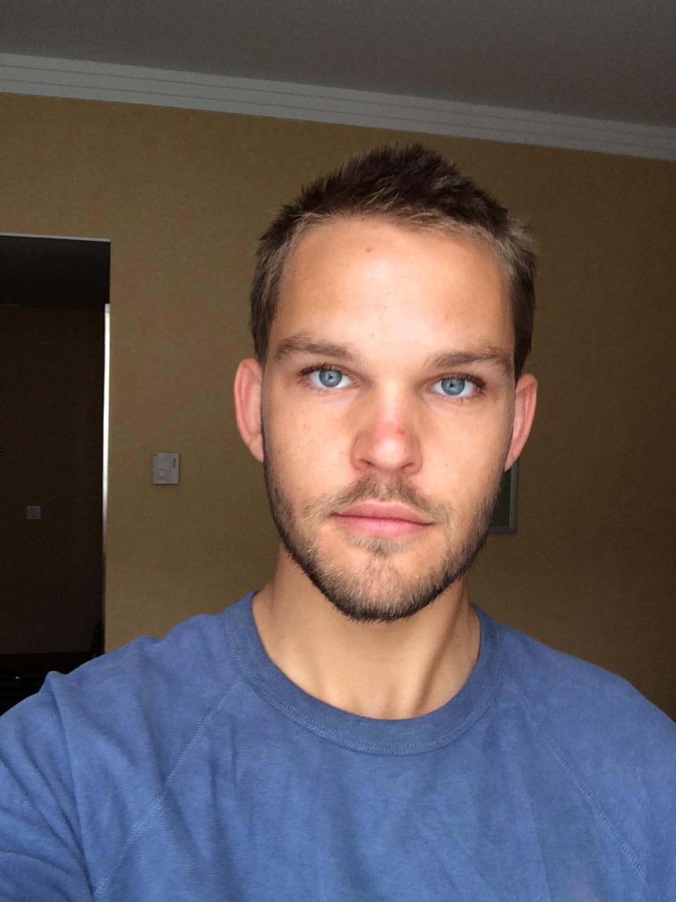 Teaching English and Living in Taiwan, Native English Speaker eager to help improve English skills image