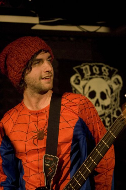 Teaching English and Living in Taiwan, Young and energetic performer available image