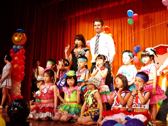 Teaching English and Living in Taiwan, Native English speaker image
